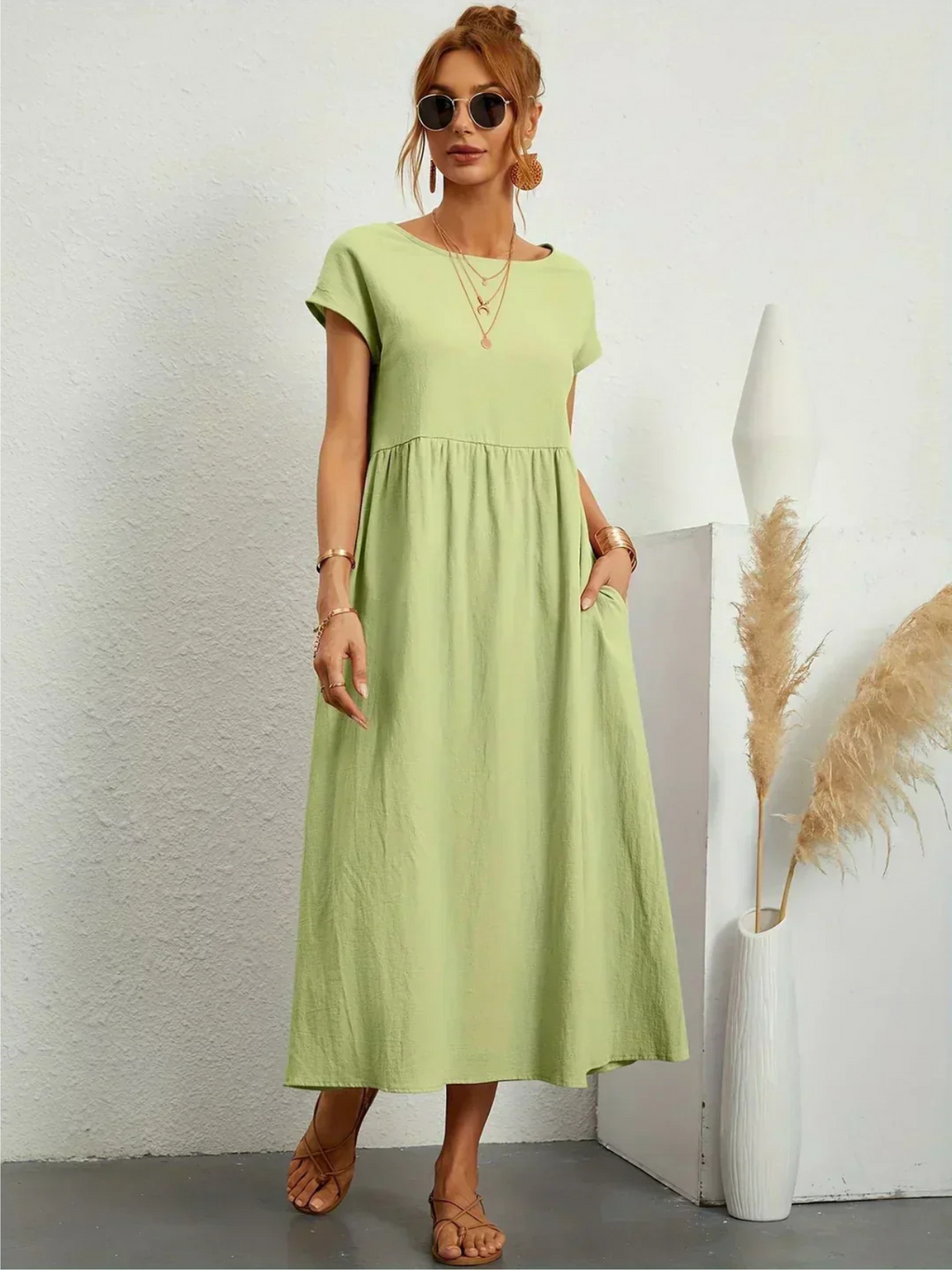 Jenna – Vestido Elegante com Decote Redondo