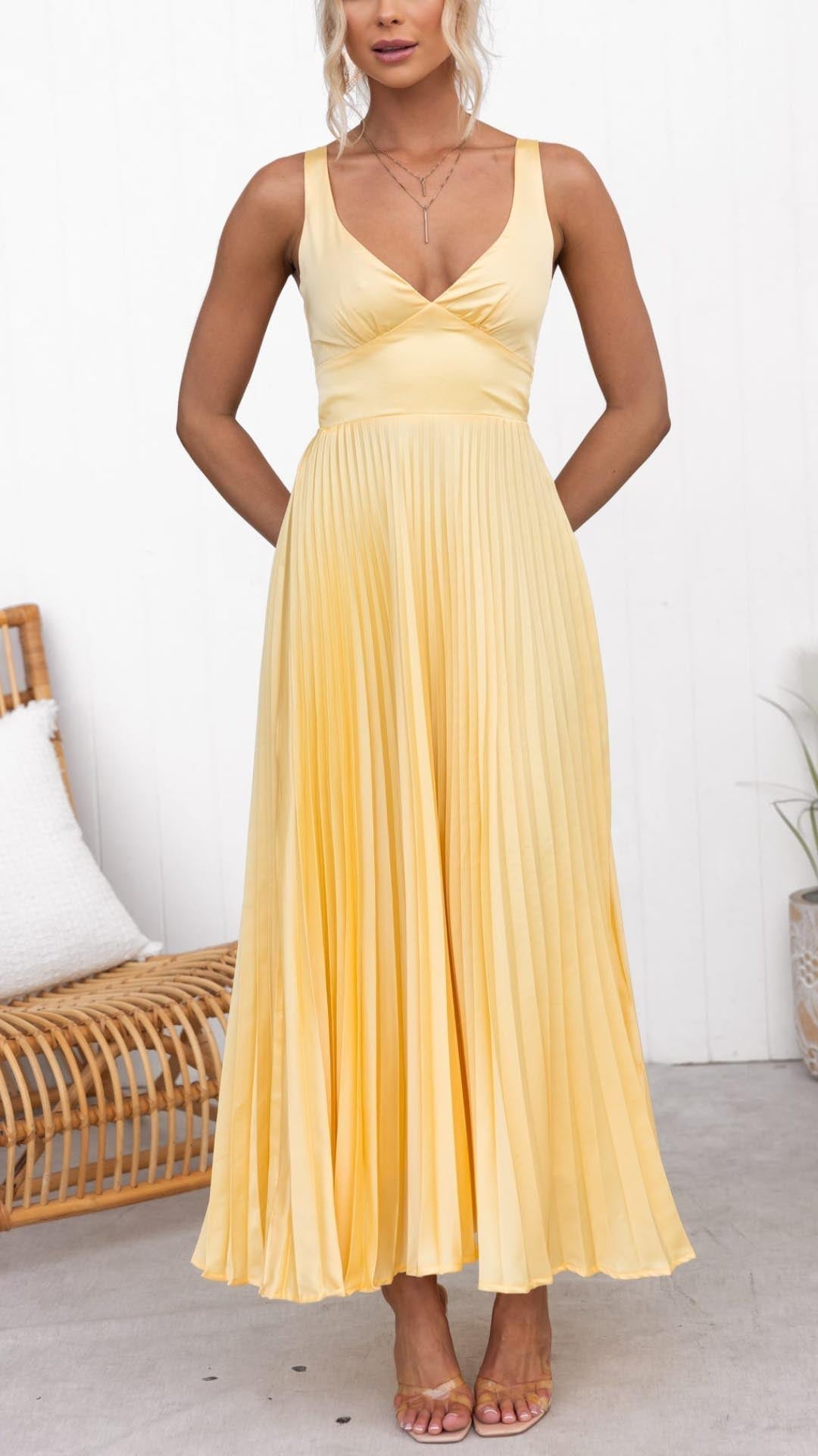 Noella - Vestido Longo Plissado Elegante com Decote em V