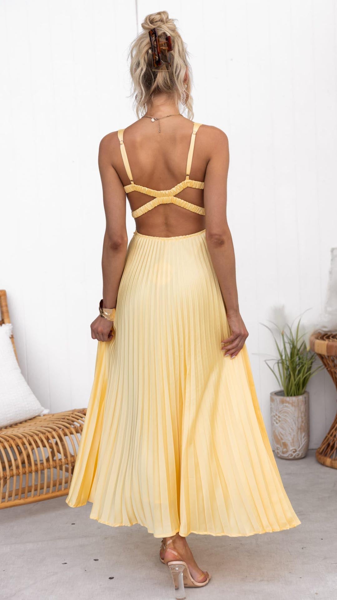 Noella - Vestido Longo Plissado Elegante com Decote em V