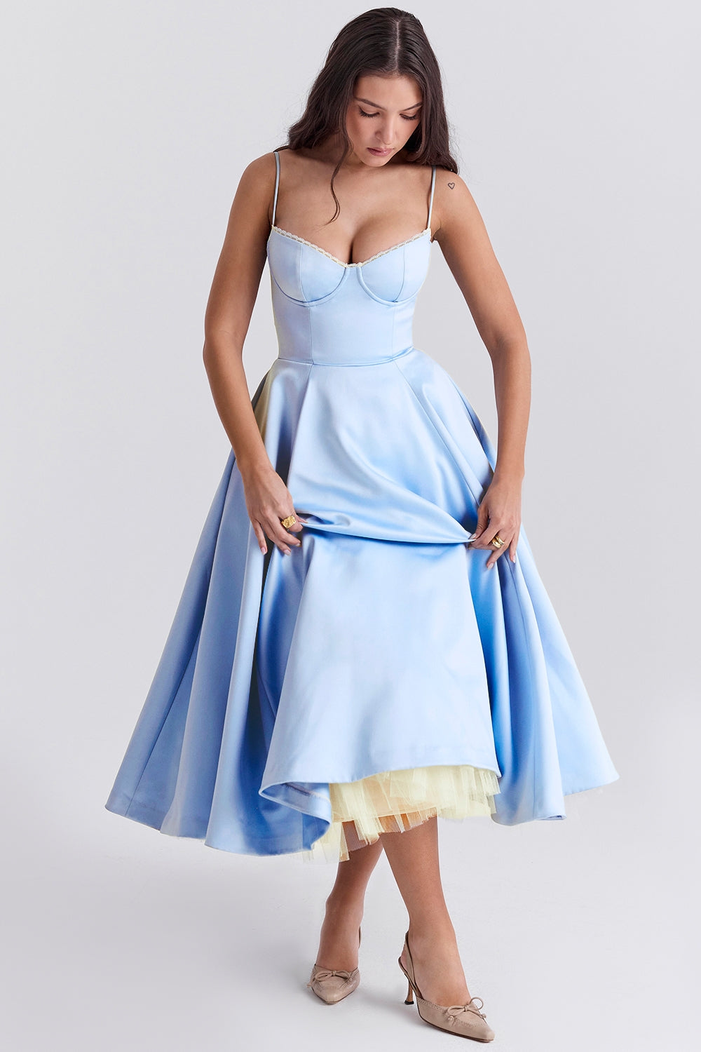 Cynthia - Vestido Midi Elegante de Tule